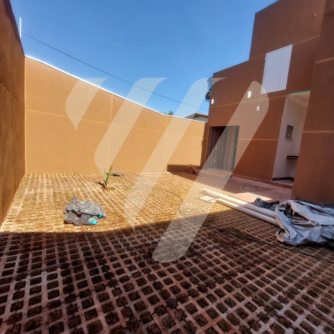 ALUGA-SE BELÍSSIMA CASA 