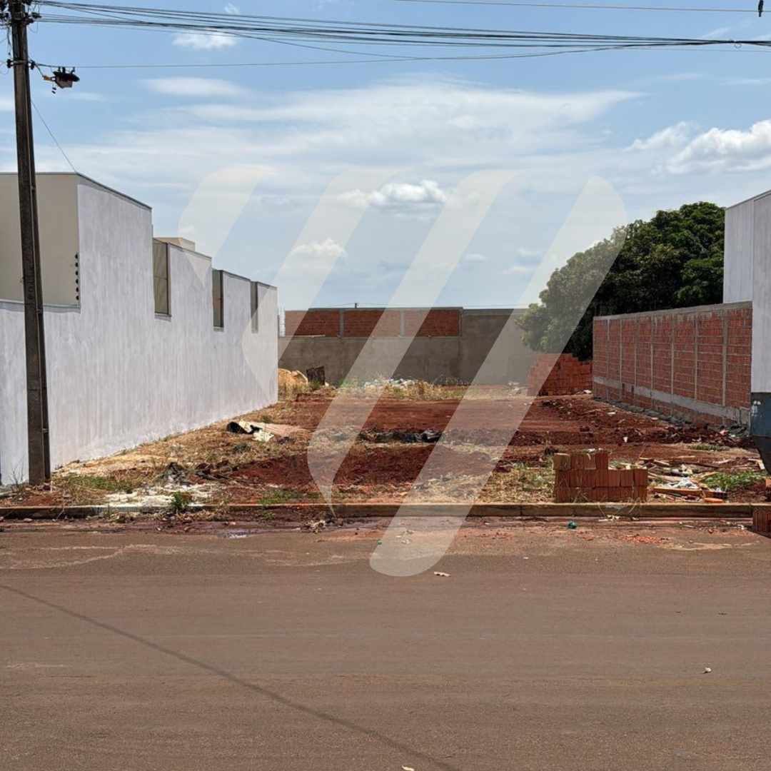 VENDE-SE TERRENO NO JARDIM ITÁLIA 