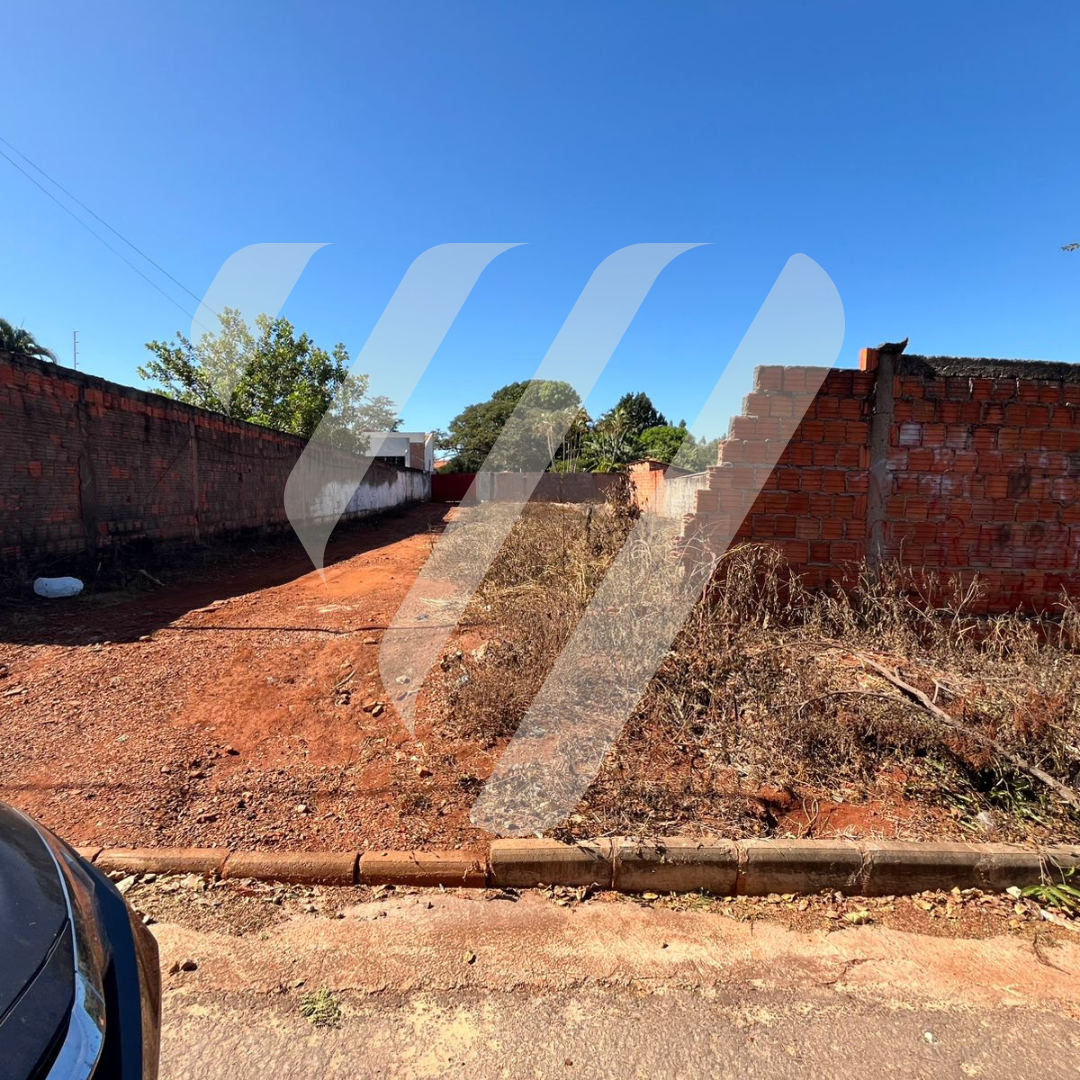 VENDE- SE TERRENO LIBERADO PARA CONSTRUÇÃO